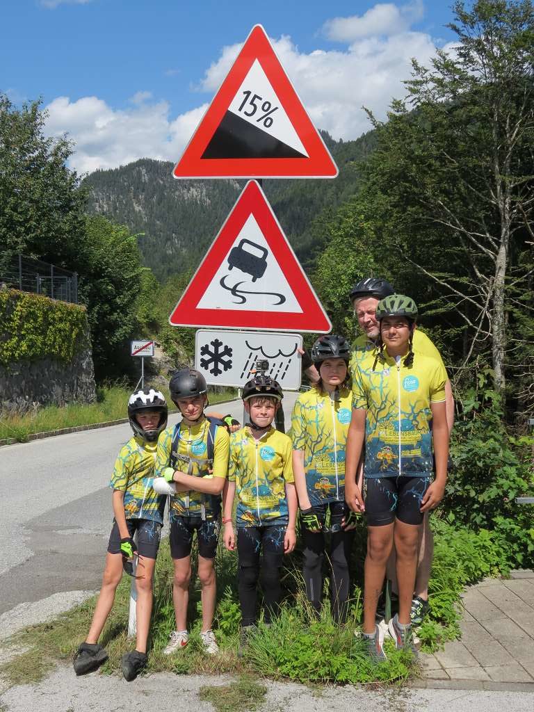 Schüler radeln über die Alpen